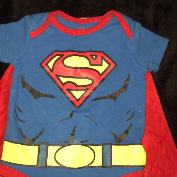 Superman Onsie 0-3 months with cape - Picture 2 of 7